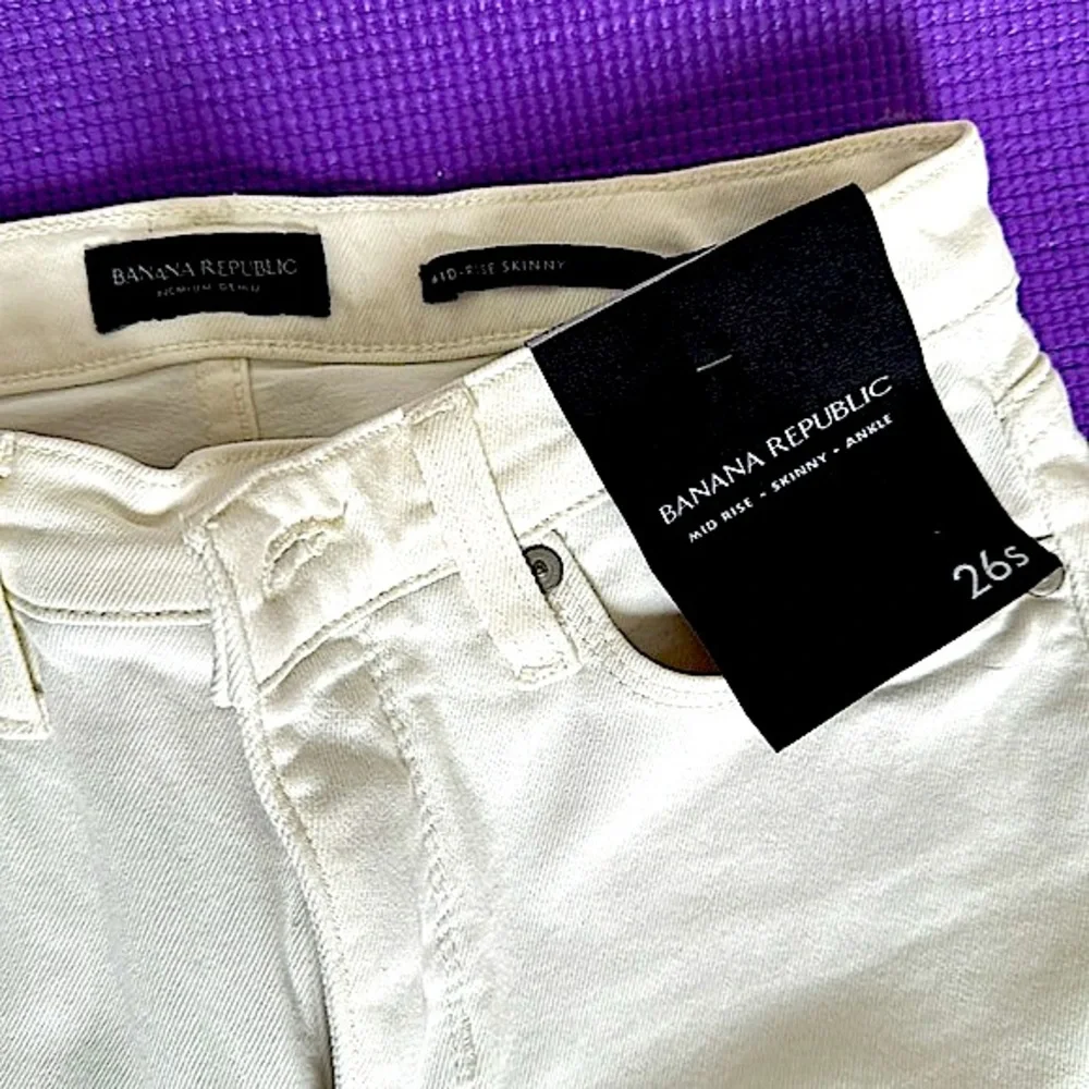 NWT! Banana Republic Mid Rise Skinny Ankle Off-White Jeans - Picture 2 of 8